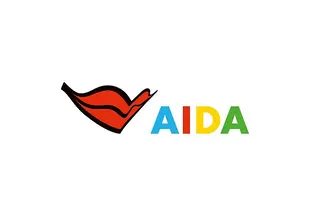 Logo von AIDA mit rotem Kussmund-Symbol und buntem Schriftzug auf weißem Grund.